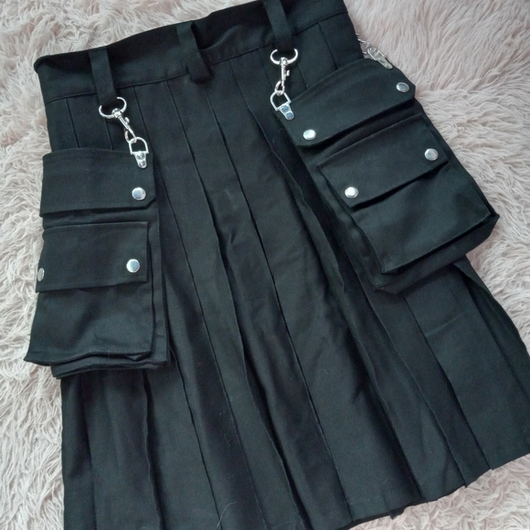 SOLD! Unisex Gothic kilt! Wrap style w Snaps and metal clasps w 2 saddle bags! - Picture 6 of 15